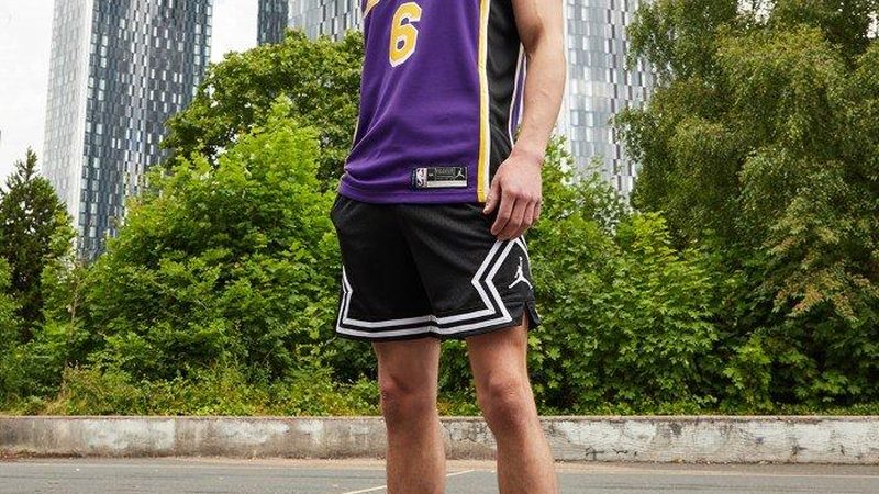 上海单元式幕墙清洗维护：专业服务，守护建筑之美**